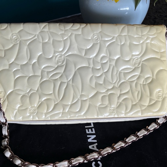 Authentic Chanel Chain Flap Bag Camellia Patent East West - Picture 2 of 16